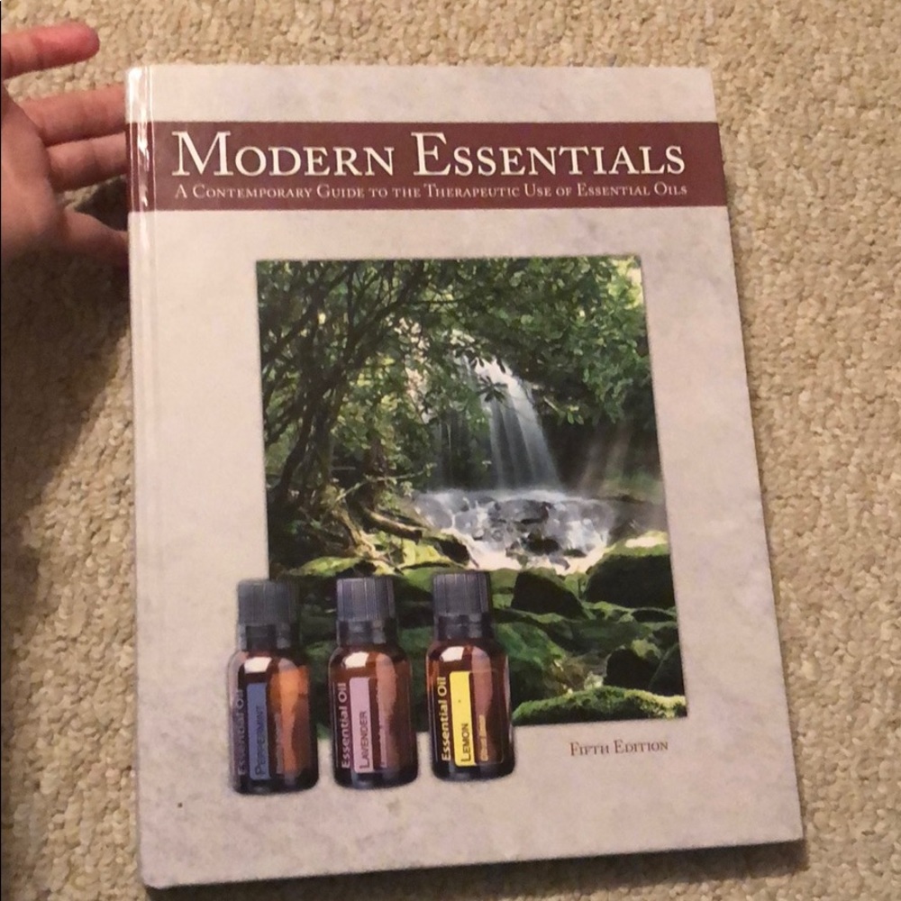 DoTERRA modern essentials book